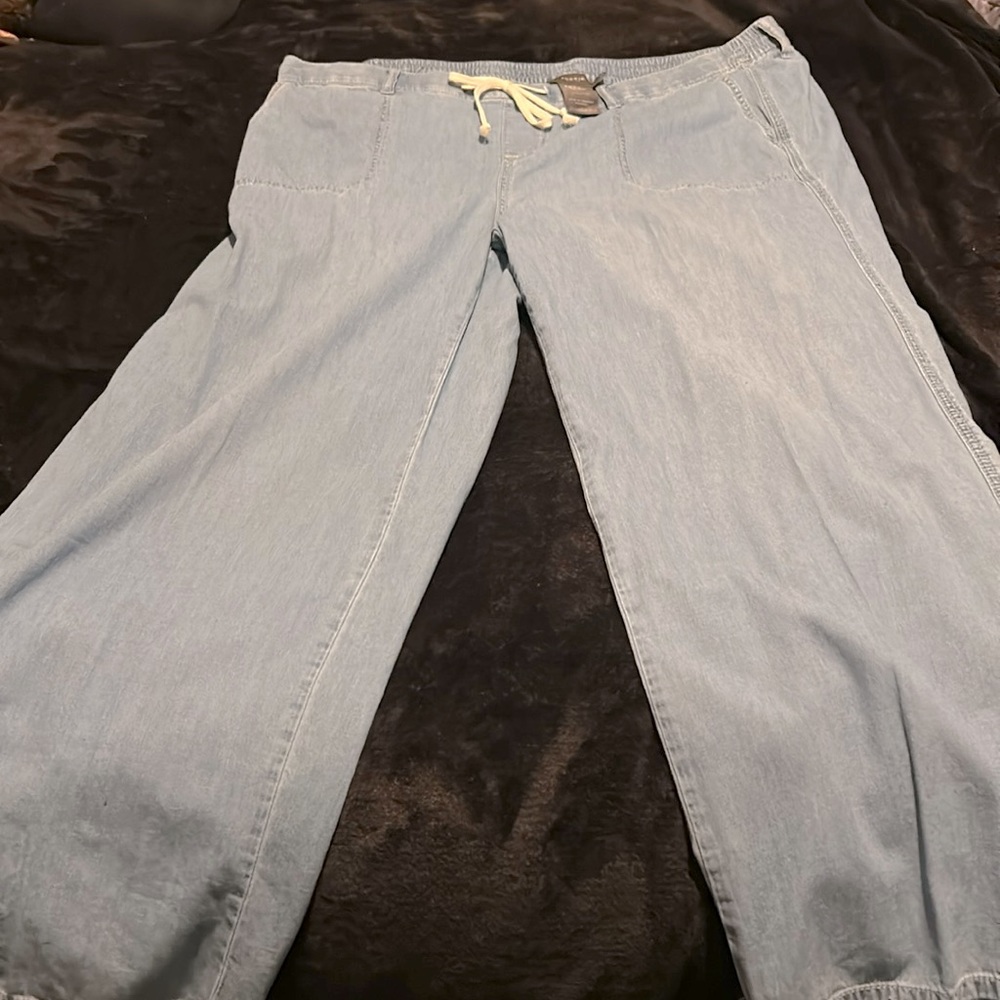 Torrid size 2 (18/20) light jean colored elastic waste pull on pants